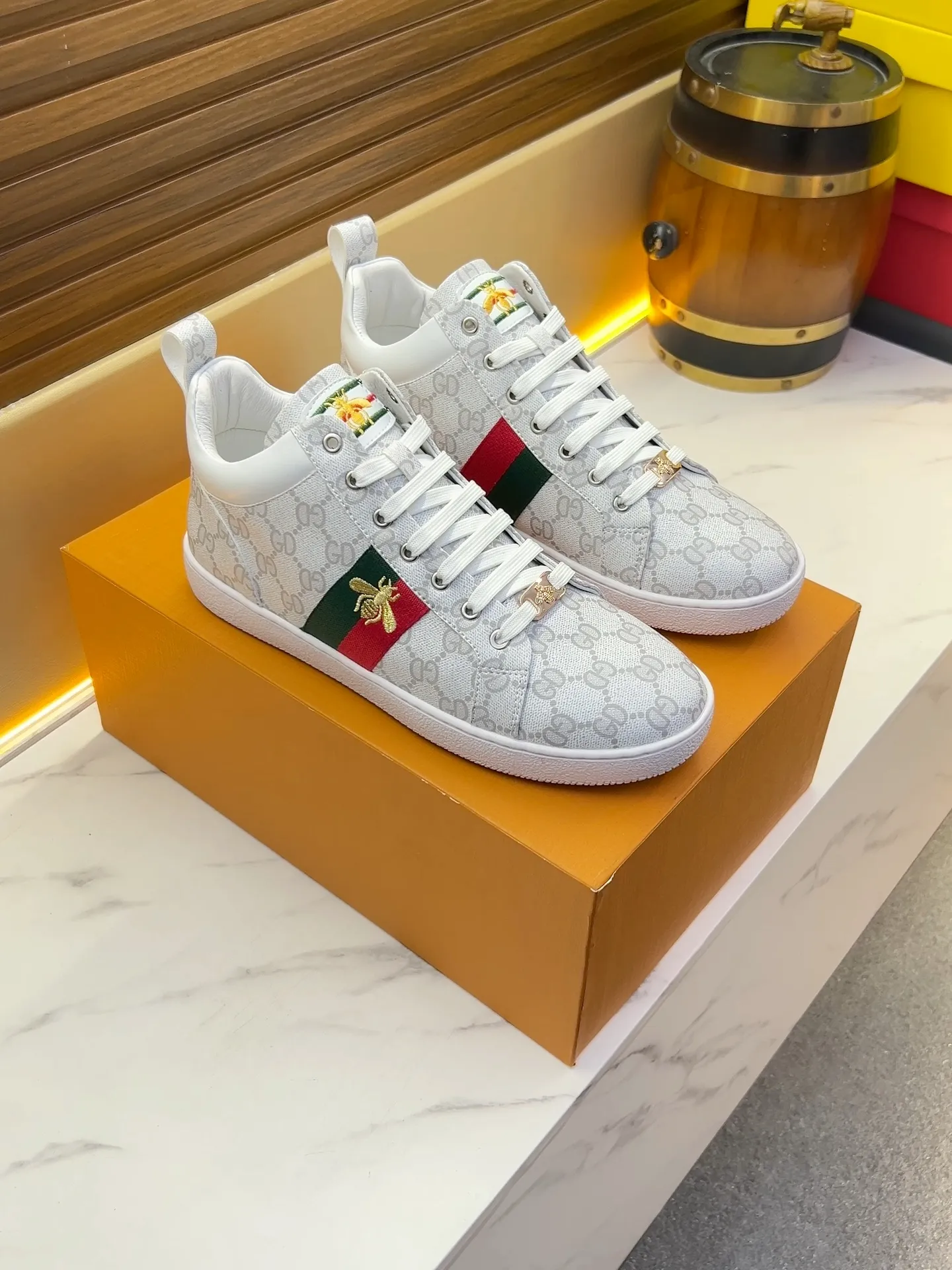Velvet lining/leather lining ❗¥440🈴GUCCI (Gucci) retro high-top shoes catwalk exclusive new high-top trendy men's shoes! The shoe body is brightly colored and looks high-end and trendy. It is a purchasing agent and is comparable to the genuine product without any pressure. It is made of the iconic cowhide leather of an Italian imported brand and the texture is amazing! Original rubber outsole molding, lasting process, first-layer leather lining, highly recommended product, a must-see, high quality! 38-44, monochrome. A333,000